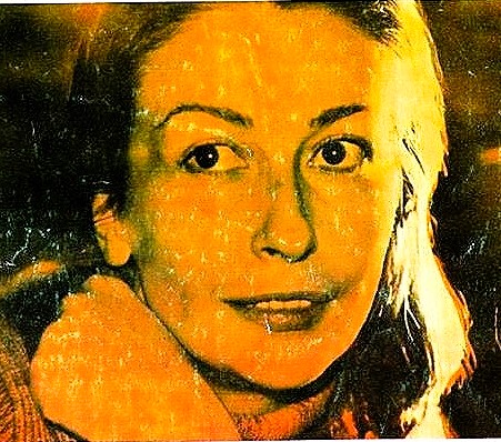 Romancı Emine Işınsu 